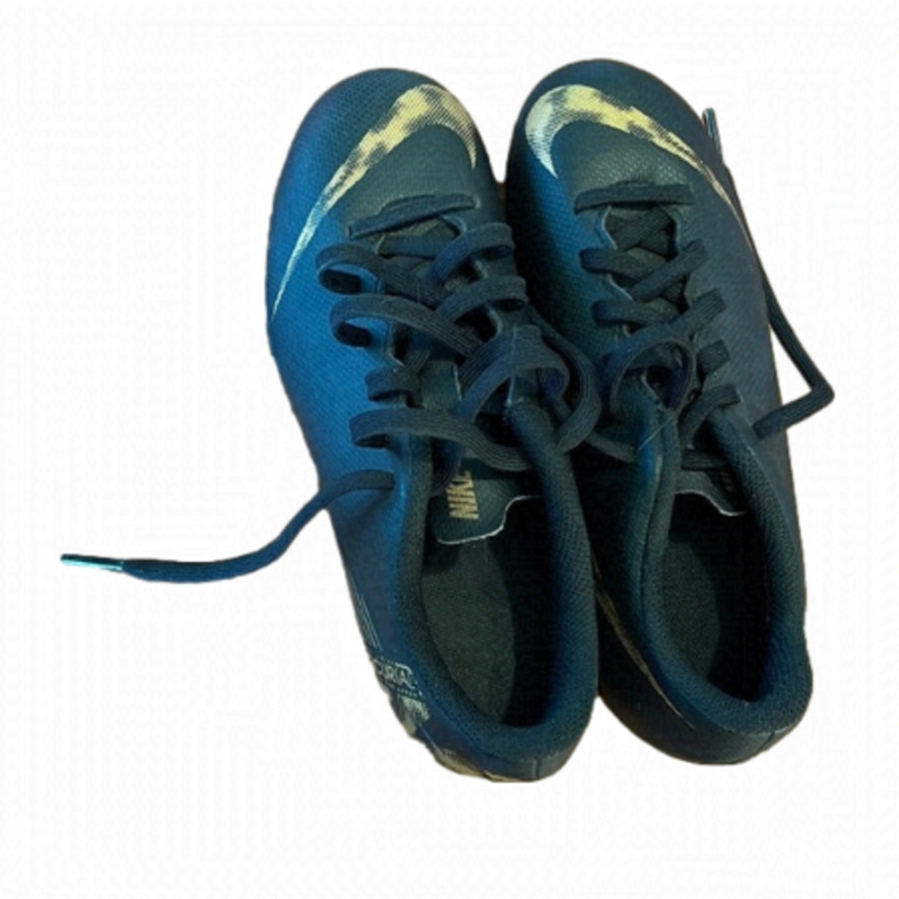 Nike youth 1Y cleats in black and gold (not worn)